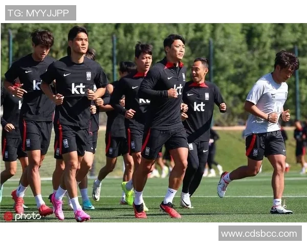 韩国足球国家队奋勇争先力争亚洲杯冠军展现团队精神与拼搏意志